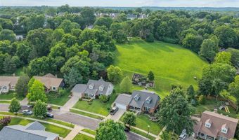 647 Waterford Ridge Dr, Ballwin, MO 63021
