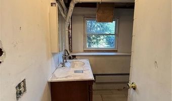 1 Edgewood Ave, Hopkinton, RI 02804