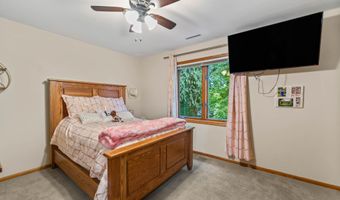 1035 Vermont Ct, Ames, IA 50014