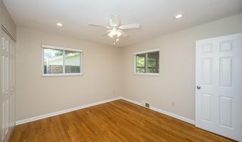119 Smith Dr, Ballwin, MO 63011