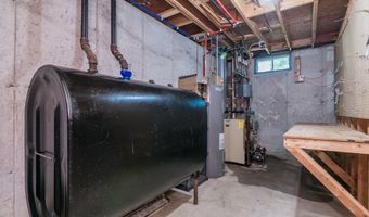 27 South St, Blandford, MA 01008