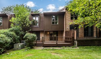 1040 Greenhills Dr, Ann Arbor, MI 48105