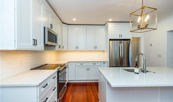 5 Gardiner St, Newport, RI 02840