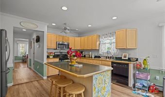 112 County Rd, Barrington, RI 02806