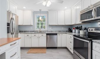 26 Ferncrest Dr, Cumberland, RI 02864