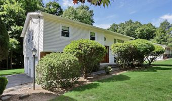 29 Thomsen Dr, Airmont, NY 10952