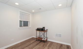 8 Hithergreen Ct, Algonquin, IL 60102