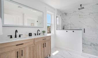 5 Braeburn Cir, Cranston, RI 02921