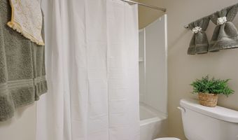 580 N Highlander Way, Addison, IL 60101