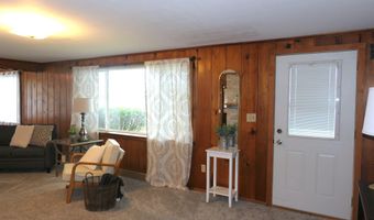 135 Riverside Dr, Alma, MI 48801