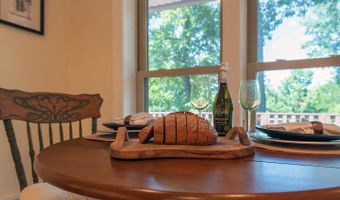 7041 CINDY Ln, Annandale, VA 22003
