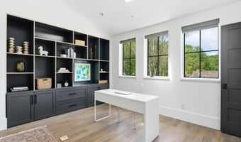 7101 LONGWOOD Dr, Bethesda, MD 20817