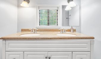 407 W Main St, Blue Mountain, MS 38610