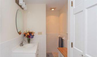 14 Lee Ave, Newport, RI 02840