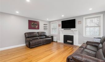 22 Franconia Dr, Cranston, RI 02920