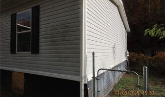 3142 Buffalo Creek Rd, Accoville, WV 25606