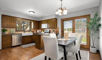 8296 144th St W, Apple Valley, MN 55124