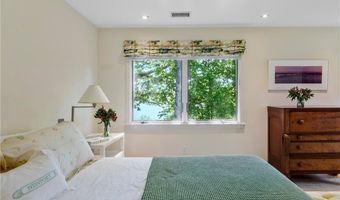 4 Alpond Dr, Newport, RI 02840