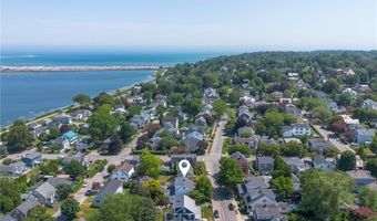 198 Gibbs Ave, Newport, RI 02840