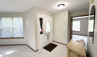 1111 Saint Andrews Ct, Algonquin, IL 60102