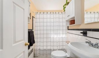 155 Evarts St, Newport, RI 02840