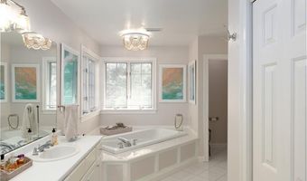 167 Meadow Ln, Middletown, RI 02842