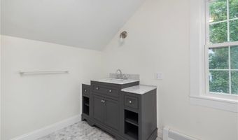 28 Young St 3, Newport, RI 02840