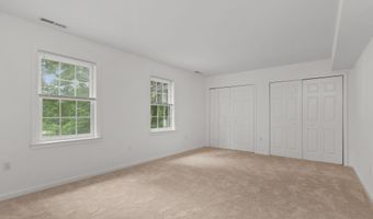 1 E Hayestown Rd 33, Danbury, CT 06811