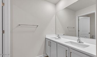 16 Dahlia Ct, Bayville, NJ 08721