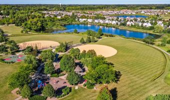 150 Newburgh Ln, Algonquin, IL 60102