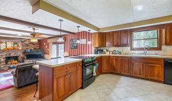 709 Oakhurst Dr, Amherst, OH 44001