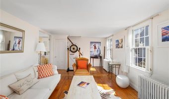 28 Extension St, Newport, RI 02840