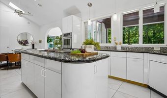 9100 ALDERSHOT Dr, Bethesda, MD 20817