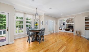 4 Brookfield Ct, East Greenwich, RI 02818