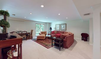 12 Lyndenwood Dr, Brookfield, CT 06804