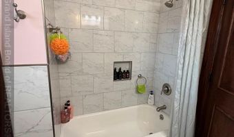 1524 Beechwood Dr, Aurora, NE 68818