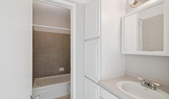 747 Peninsula Ct, Ann Arbor, MI 48105