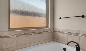 3212 Wendy Ln, Altus, OK 73521