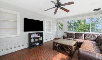 2 Carvin Ct, Warwick, RI 02886