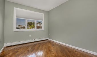 18 Central Ave, Amityville, NY 11701