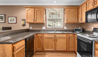 15 Willowick Dr, Asheville, NC 28803