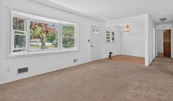 17 Railroad Ave, Beachwood, NJ 08722