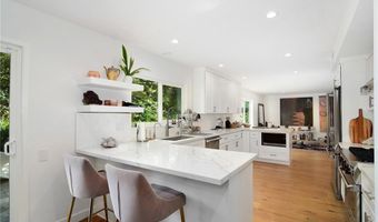 17084 Escalon Dr, Encino, CA 91436