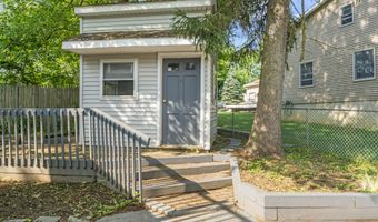 76 9th St, Belford, NJ 07718