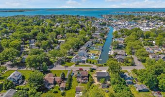 21 Hamilton St, Amityville, NY 11701