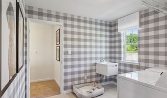 8 E Garfield Ave, Atlantic Highlands, NJ 07716