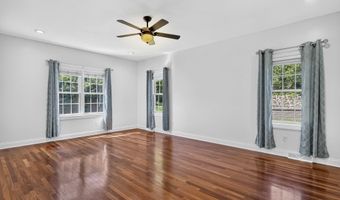 5 Normandy Sq, Guilderland, NY 12009