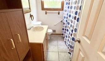 28 Chain Blvd, Bayville, NJ 08721