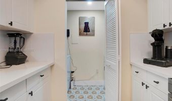 19501 W Country Club Dr 1202, Aventura, FL 33180