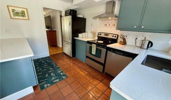 8 Mccormick Rd, Newport, RI 02840